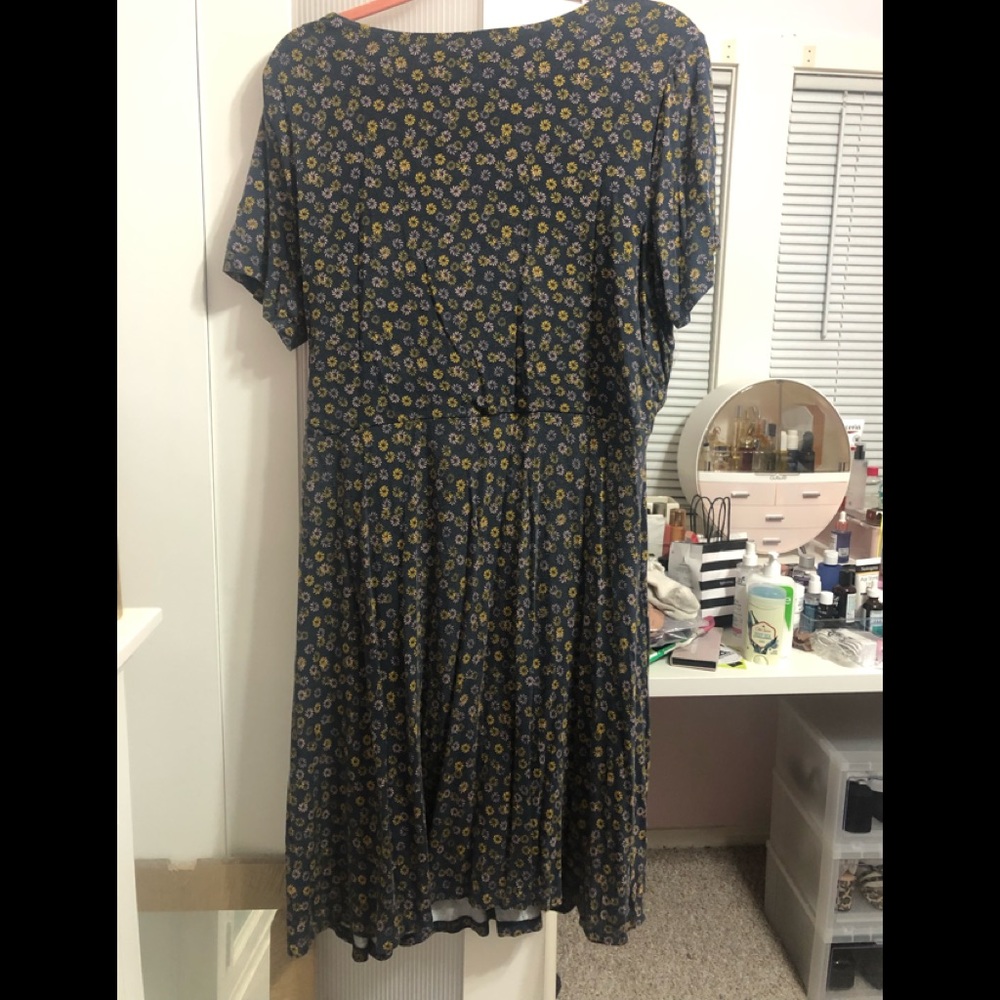 Loft Dress - Picture 2 of 3
